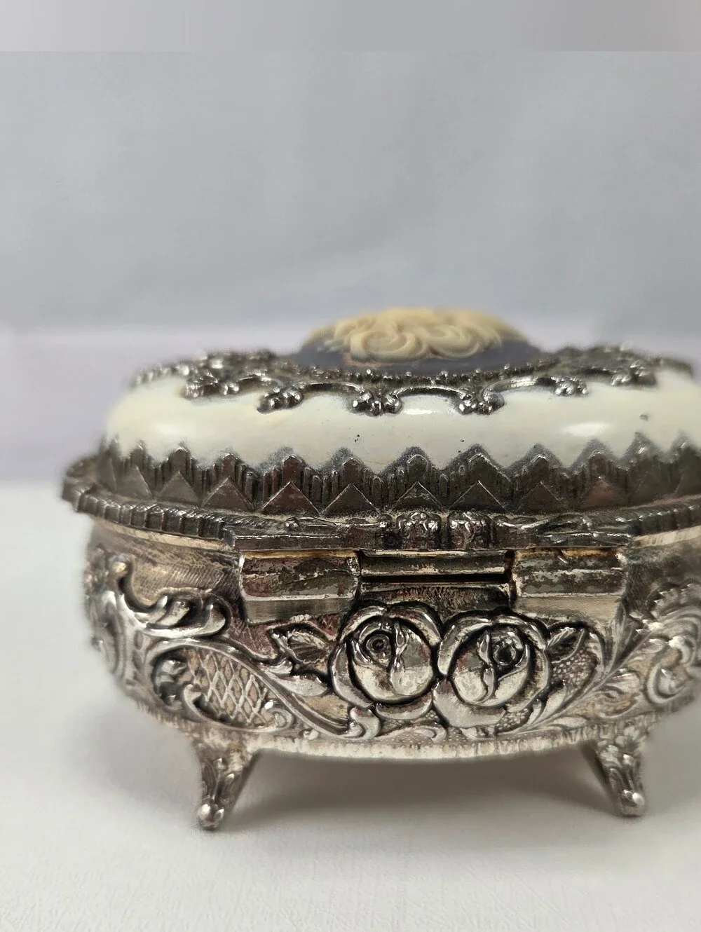 Vintage 70s Cameo Sankyo Music Trinket Box 